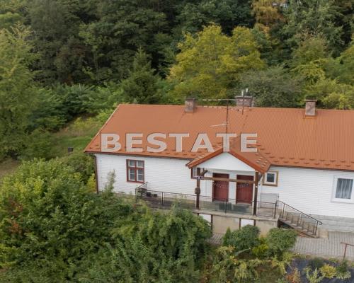 Idealny bliźniak z widokiem na zaporę - Twoje miejsce do życia lub inwestycji w Czchowie!   
Oferujemy na sprzedaż  dom w zabud