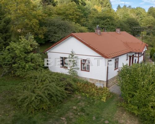Idealny bliźniak z widokiem na zaporę - Twoje miejsce do życia lub inwestycji w Czchowie!   
Oferujemy na sprzedaż  dom w zabud
