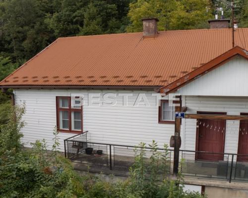 Idealny bliźniak z widokiem na zaporę - Twoje miejsce do życia lub inwestycji w Czchowie!   
Oferujemy na sprzedaż  dom w zabud