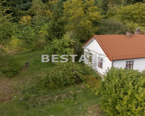 Idealny bliźniak z widokiem na zaporę - Twoje miejsce do życia lub inwestycji w Czchowie!   
Oferujemy na sprzedaż  dom w zabud