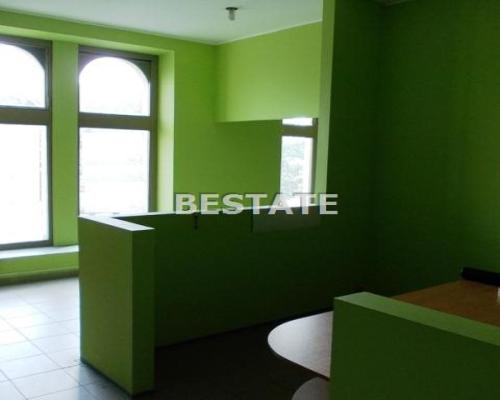 Do sprzedaży połowa kamienicy w centrum Tarnowa. W skład oferowanej części wchodzi 10 lokali użytkowych - w sumie 711,1 m2 oraz