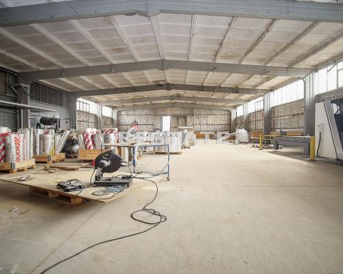 Oferujemy do wynajęcia   halę produkcyjno-magazynową   o powierzchni ok.   450m 2     położoną  w Tarnowie , w okolicy ul. Krak