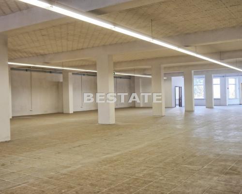 Do wynajęcia lokal o powierzchni 894,5 m2, położony przy ruchliwej ulicy w centrum Pilzna 500 metr&oacute;w od drogi E94 i 1000