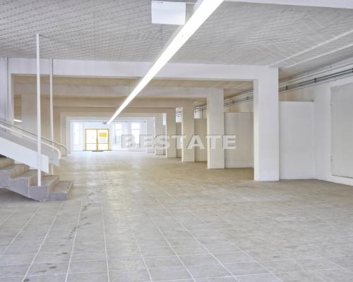Do wynajęcia lokal o powierzchni 894,5 m2, położony przy ruchliwej ulicy w centrum Pilzna 500 metr&oacute;w od drogi E94 i 1000