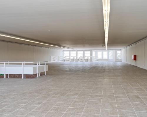 Do wynajęcia lokal o powierzchni 894,5 m2, położony przy ruchliwej ulicy w centrum Pilzna 500 metr&oacute;w od drogi E94 i 1000