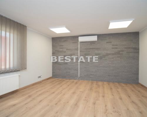 Do wynajęcia wolnostojący budynek biurowy o powierzchni 250 m 2  położony przy ulicy Przemysłowej w Tarnowie.   
 
Media: prąd,