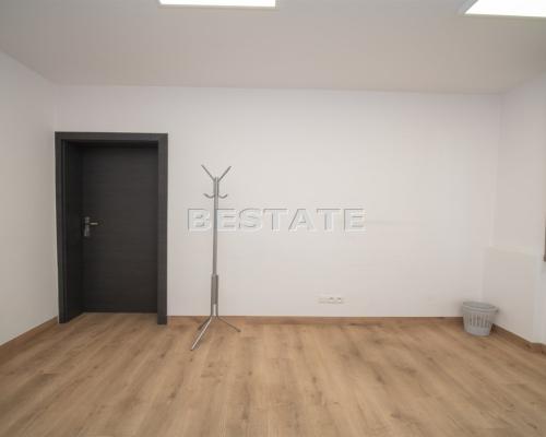 Do wynajęcia wolnostojący budynek biurowy o powierzchni 250 m 2  położony przy ulicy Przemysłowej w Tarnowie.   
 
Media: prąd,