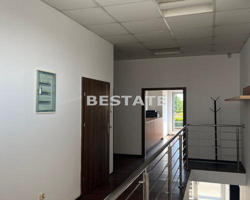 Oferujemy do wynajęcia   budynek handlowo-usługowo-biurowy   o powierzchni   361,67 m 2    położony w   Ostrowie (gm. Wierzchos