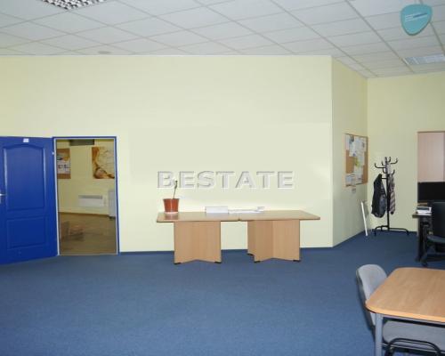 Do wynajęcia lokal biurowy o powierzchni 90 m2, położony na drugim piętrze w bardzo atrakcyjnej lokalizacji w centrum Tarnowa.