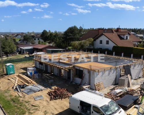 Spok&oacute;j, kt&oacute;ry pokochasz  
Apartamenty Zgłobice to kameralna inwestycja w spokojnej, zielonej okolicy blisko Tarno