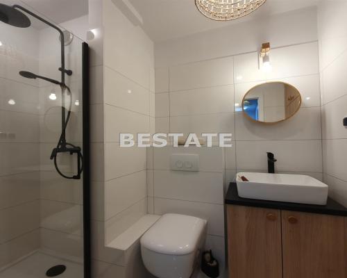 Do wynajęcia przestronne, nowocześnie urządzone mieszkanie położone w centrum Tarnowa przy ul. Lwowskiej. 
 
Składa się z salon