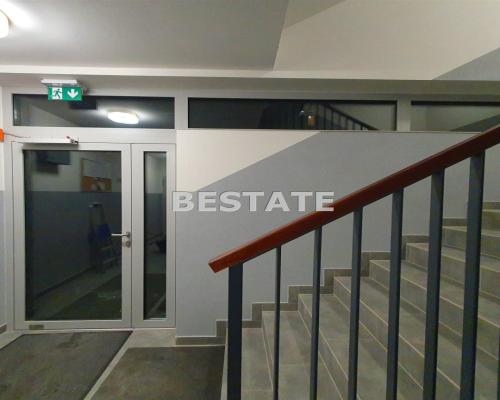 Do wynajęcia przestronne, nowocześnie urządzone mieszkanie położone w  Tarnowie, w nowym bloku przy ul. Niedojadły. 
 
Składa s