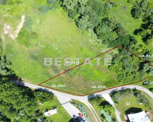 Na sprzedaż działka budowlana wielkości 1600 m2. 
Obowiązuje miejscowy plan zagospodarowania przestrzennego. 
Okolica sprzyjają