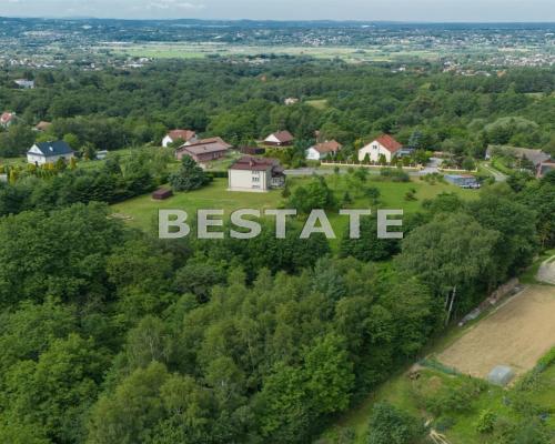 Tylko u nas !!!   Oferta na Wyłączność!  
  
Do sprzedaży działka położona w  Zawadzie  - ok. 6 km od centrum Tarnowa, o powier
