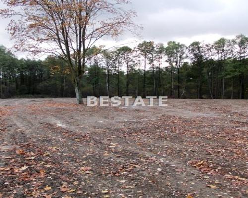 Oferujemy do sprzedaży działkę o powierzchni 1,55 Ha położoną w miejscowości Jodł&oacute;wka-Wałki, ok. 10 km od centrum Tarnow