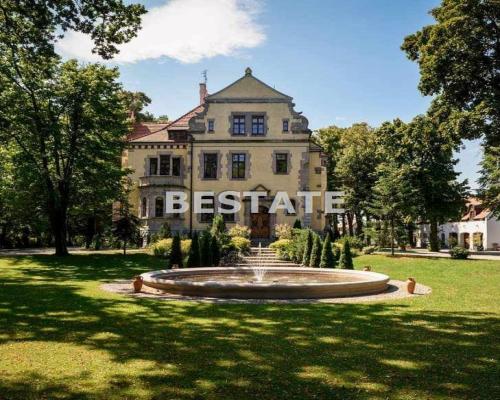 Lokal 92m2,odrestaurowana willa otoczona parkiem