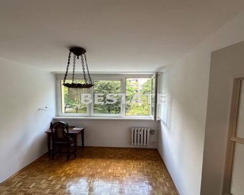 56m2, możliwe 3 pokoje,piwnica, Legnicka/Popowicka