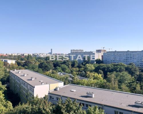 3 pokoje,oddzielna kuchnia,balkon,piwnica,centrum