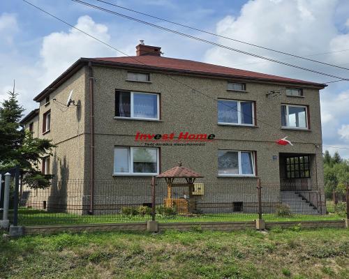 Przestronny dom w spokojnej okolicy.