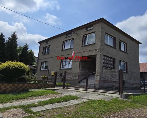 Przestronny dom w spokojnej okolicy.