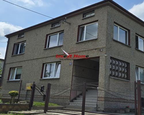 Przestronny dom w spokojnej okolicy.