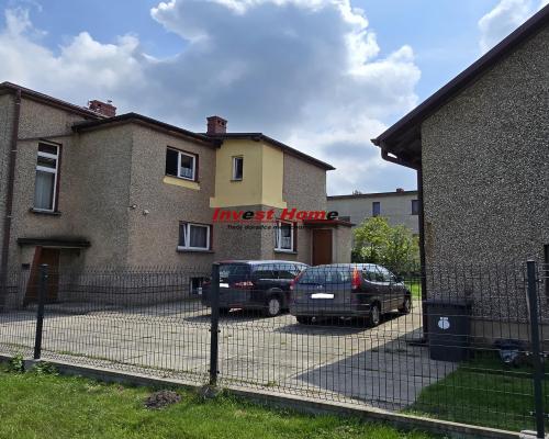 Przestronny dom w spokojnej okolicy.
