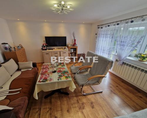 Uroczy dom do zamieszkania, w lesie, Kolonia-Ldzań