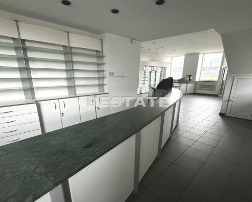 Lokale 140 m2 (parter),104 m2 (piętro)główna ulica