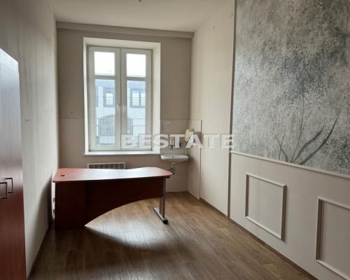Lokale 140 m2 (parter),104 m2 (piętro)główna ulica