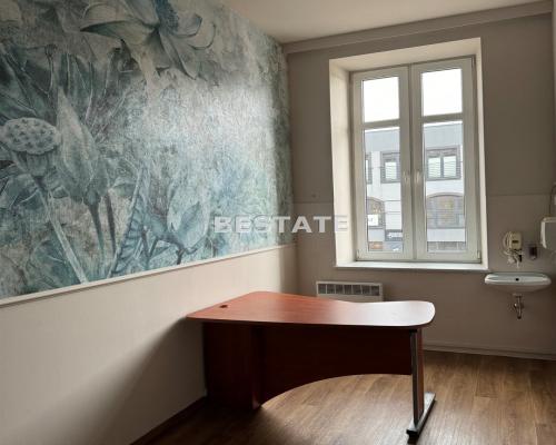 Lokale 140 m2 (parter),104 m2 (piętro)główna ulica