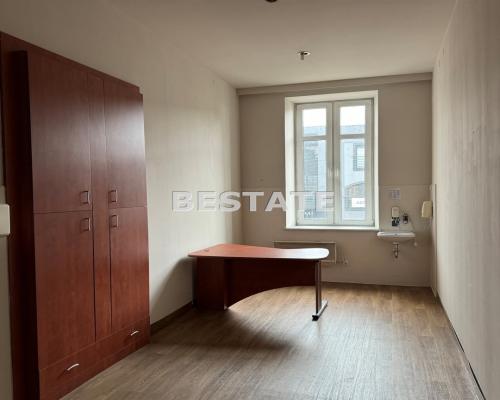 Lokale 140 m2 (parter),104 m2 (piętro)główna ulica