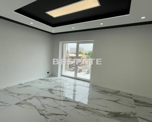 M-3 z dwoma balkonami, apartament