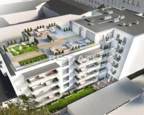 M-4 w centrum Łodzi, balkon, miejse postojowe