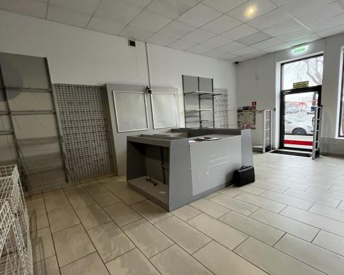 Lokal handlowy 180 m kw.  w centrum Dęblina.