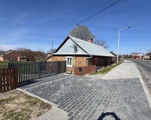 Drewniany dom na działce w Świeciechowie Dużym.