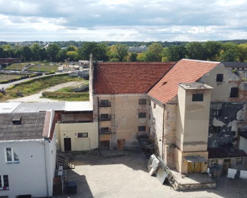 Kompleks budynków przy ul. 6 Sierpnia w Puławach..