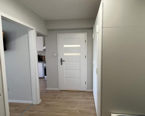 Kawalerka 30 m2 (oddzielna kuchnia) centrum Puław.