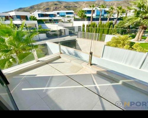 Nowoczesna Willa z Widokiem na Morze w Sierra Cortina – Finestrat Hiszpania