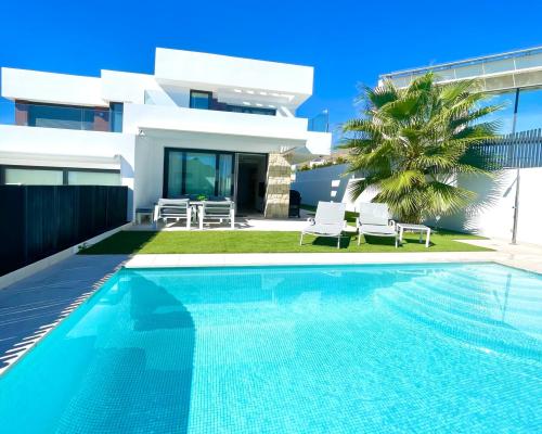 Nowoczesna Willa z Widokiem na Morze w Sierra Cortina – Finestrat Hiszpania