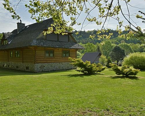Piękny dom z bali przy lesie, w górach, dz.5799 m2