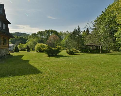 Piękny dom z bali przy lesie, w górach, dz.5799 m2