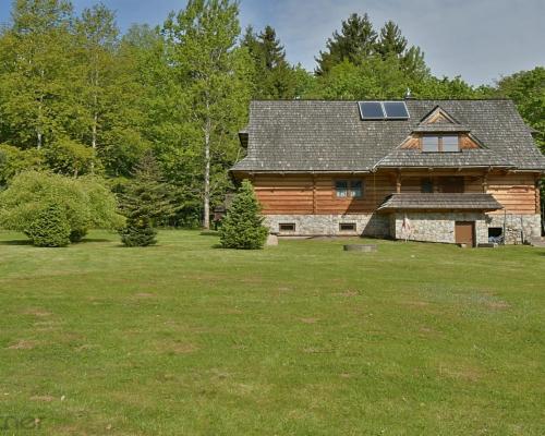 Piękny dom z bali przy lesie, w górach, dz.5799 m2
