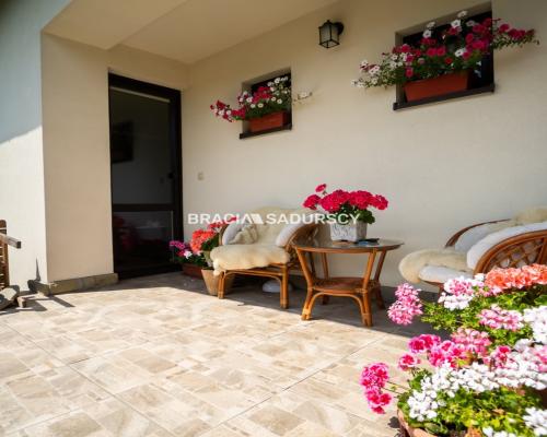 KLIMATYCZNY DOM Z WYJĄTKOWYM OGRODEM