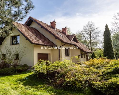 DOM NA DUŻEJ DZIAŁCE W ATRAKCYJNEJ LOKALIZACJI