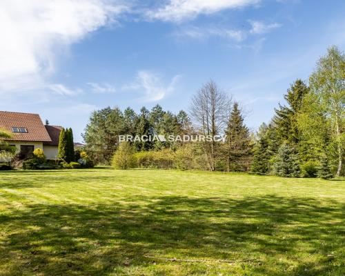 DOM NA DUŻEJ DZIAŁCE W ATRAKCYJNEJ LOKALIZACJI