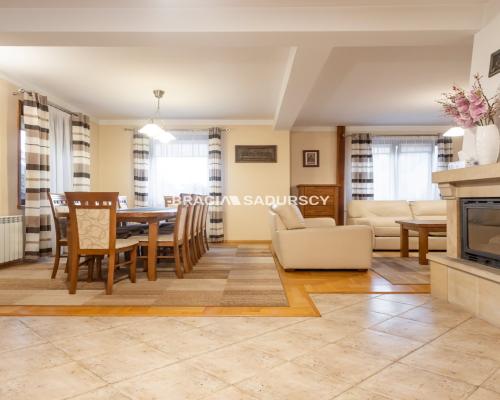 ATRAKCYJNY DOM W PODKRAKOWSKIEJ MIEJSCOWOŚCI RYBNA