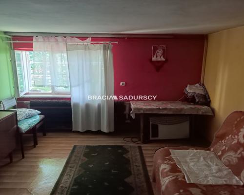 Budynek z lat 70-tych w Targowisku gm.Kłaj