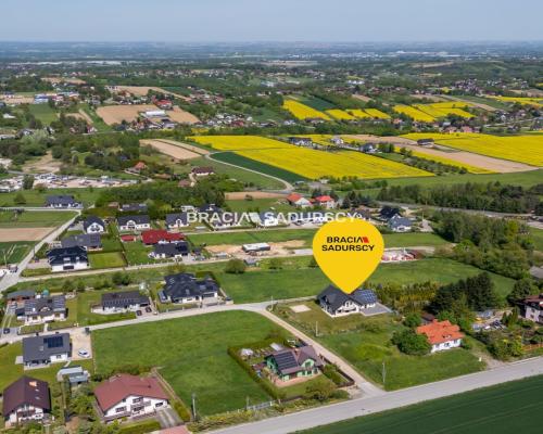 Przestronny dom z potencjałem /6-pok/13 ar/Trąbki