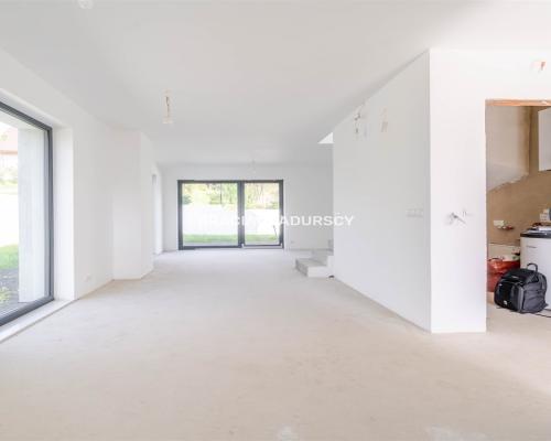 Koźmice Małe - Nowy dom z widokiem na łąki