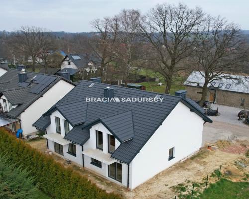 Konary, gm. Mogilany. Nowo wybudowany dom